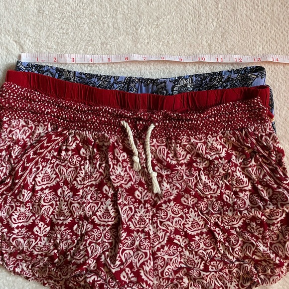 Bundle of 3 fabric shorts - Picture 2 of 3
